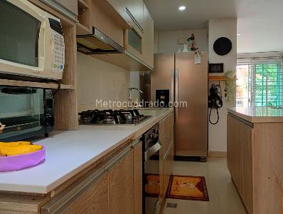 Apartamento de 2 alcobas en venta en Laureles, Medellín, 94 m² · foto 10 de 17