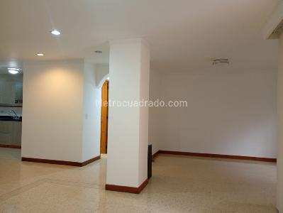 Apartamento de 3 alcobas en venta en Laureles, Medellín, 171 m² · foto 4 de 18