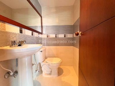 Apartamento de 1 alcoba en arriendo en Laureles, Medellín, 52 m² · foto 9 de 10