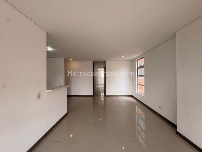 Apartamento de 3 alcobas en venta en Itagüí, Itagüí, 73 m² · foto 2 de 14