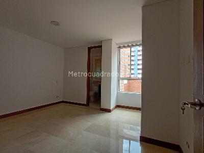 Apartamento de 3 alcobas en venta en Laureles, Medellín, 128 m² · foto 12 de 19