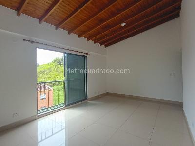Apartamento de 3 alcobas en venta en Laureles, Medellín, 70 m² · foto 3 de 16