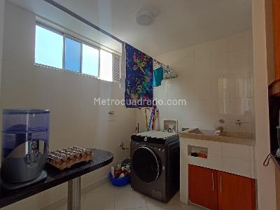 Apartamento de 3 alcobas en venta en Laureles, Medellín, 129 m² · foto 17 de 18
