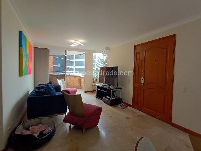 Apartamento de 3 alcobas en venta en Laureles, Medellín, 129 m² · foto 3 de 18