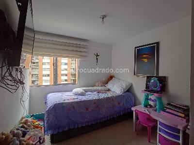 Apartamento de 2 alcobas en venta en Laureles, Medellín, 78 m² · foto 13 de 18