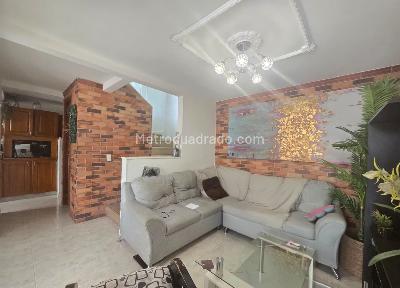 Casa de 3 alcobas en venta en Belen, Medellín, 88 m² · foto 2 de 18