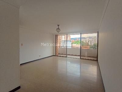 Apartamento en venta en Laureles, Medellín · foto 2 de 18