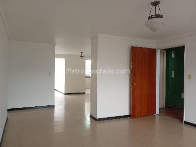 Apartamento en venta en Laureles, Medellín · foto 3 de 18