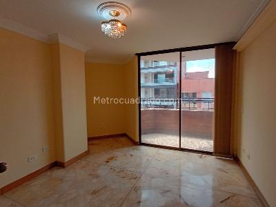 Apartamento de 1 alcoba en venta en Laureles, Medellín, 51 m² · foto 2 de 17