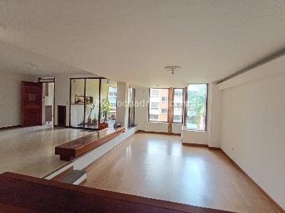 Apartamento de 3 alcobas en venta en Laureles, Medellín, 210 m² · foto 2 de 16
