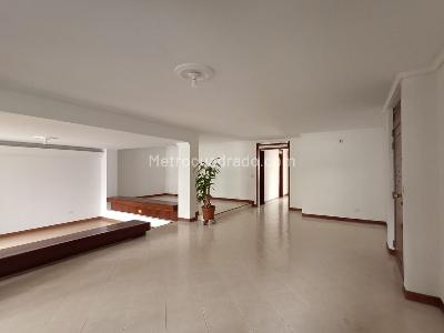 Apartamento de 3 alcobas en venta en Laureles, Medellín, 210 m² · foto 4 de 16