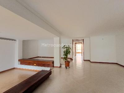 Apartamento de 3 alcobas en venta en Laureles, Medellín, 210 m² · foto 6 de 16