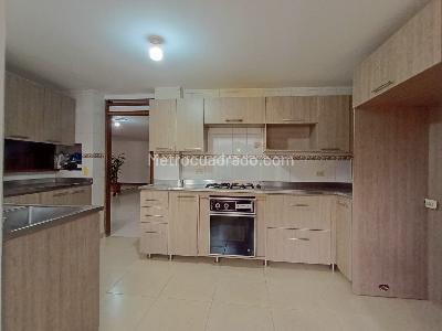 Apartamento de 3 alcobas en venta en Laureles, Medellín, 210 m² · foto 8 de 16
