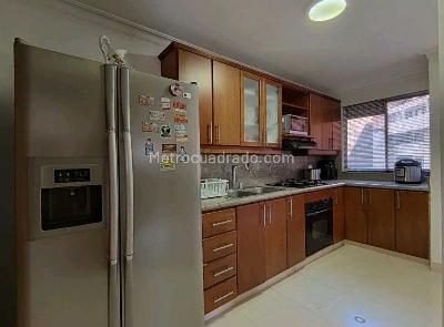 Apartamento de 3 alcobas en venta en Laureles, Medellín, 140 m² · foto 8 de 19