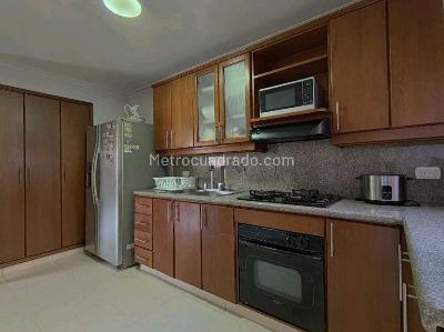Apartamento de 3 alcobas en venta en Laureles, Medellín, 140 m² · foto 9 de 19