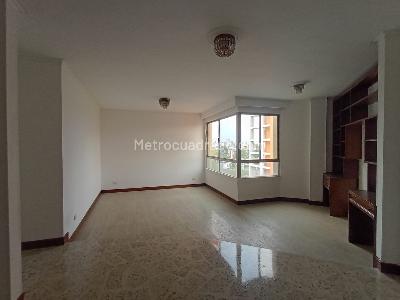 Apartamento de 4 alcobas en venta en Laureles, Medellín, 160 m² · foto 2 de 19