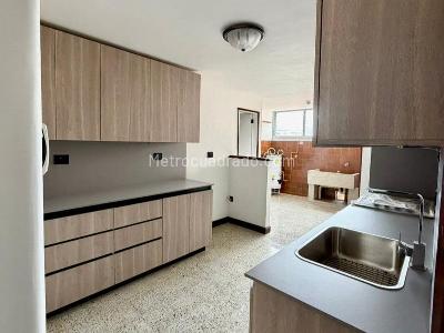 Apartamento de 4 alcobas en venta en Laureles, Medellín, 160 m² · foto 7 de 19