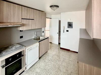 Apartamento de 4 alcobas en venta en Laureles, Medellín, 160 m² · foto 8 de 19