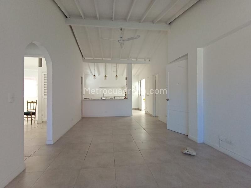 2BR Apartment in LAURELES (92 m²) - 3