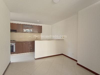 Apartamento de 3 alcobas en venta en La America, Medellín, 78 m² · foto 3 de 19