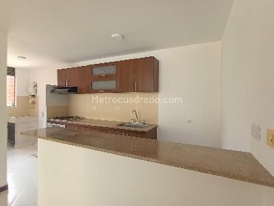 Apartamento de 3 alcobas en venta en La America, Medellín, 78 m² · foto 4 de 19