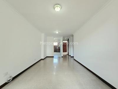 Apartamento en venta en Laureles, Medellín · foto 2 de 18