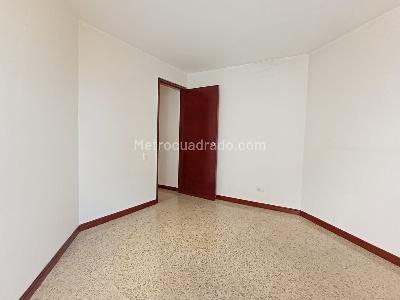 Apartamento de 3 alcobas en venta en Laureles, Medellín, 118 m² · foto 10 de 19