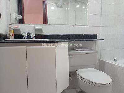 Apartamento de 3 alcobas en venta en Laureles, Medellín, 118 m² · foto 16 de 19