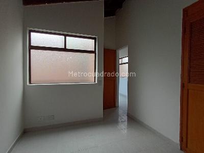 Apartamento de 4 alcobas en arriendo en Laureles, Medellín, 120 m² · foto 13 de 18