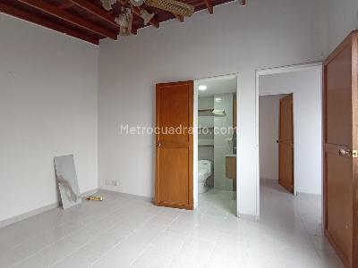 Apartamento de 4 alcobas en arriendo en Laureles, Medellín, 120 m² · foto 9 de 18