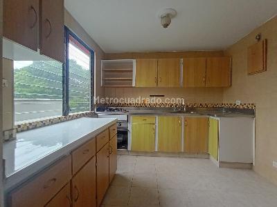 Apartamento de 3 alcobas en venta en Laureles, Medellín, 149 m² · foto 4 de 20