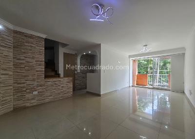 Casa – Medellín, Loma de Los Bernal, Belén