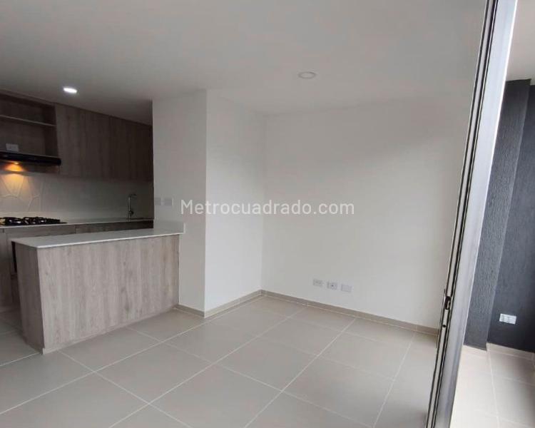 Apartamento en Arriendo en Itagüí con Parqueadero y Balcón - 2