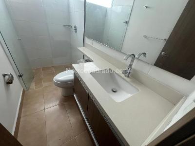 Apartamento de 3 alcobas en venta en Laureles, Medellín, 134 m² · foto 16 de 18