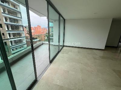 Apartamento de 3 alcobas en venta en Laureles, Medellín, 134 m² · foto 4 de 18