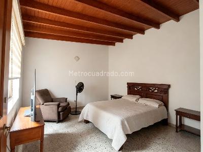 Casa de 5 alcobas en venta en La America, Medellín, 327 m² · foto 10 de 19