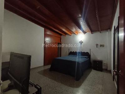 Casa de 5 alcobas en venta en La America, Medellín, 327 m² · foto 11 de 19