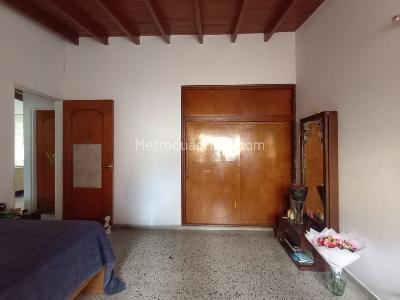 Casa de 5 alcobas en venta en La America, Medellín, 327 m² · foto 13 de 19