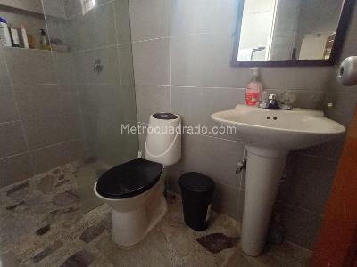 Casa de 5 alcobas en venta en La America, Medellín, 327 m² · foto 15 de 19