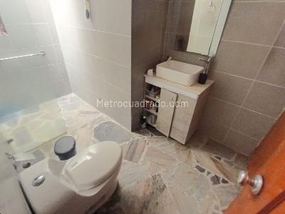 Casa de 5 alcobas en venta en La America, Medellín, 327 m² · foto 16 de 19