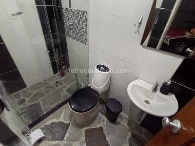 Casa de 5 alcobas en venta en La America, Medellín, 327 m² · foto 17 de 19