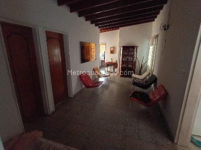 Casa de 5 alcobas en venta en La America, Medellín, 327 m² · foto 3 de 19
