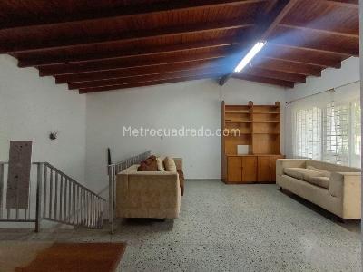 Casa de 5 alcobas en venta en La America, Medellín, 327 m² · foto 4 de 19