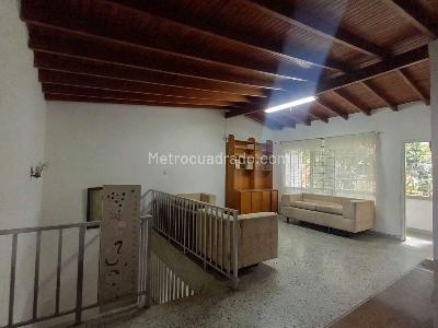 Casa de 5 alcobas en venta en La America, Medellín, 327 m² · foto 6 de 19