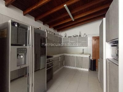 Casa de 5 alcobas en venta en La America, Medellín, 327 m² · foto 7 de 19