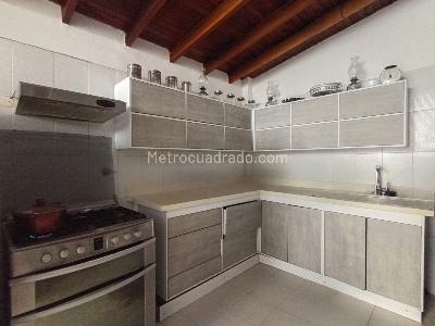 Casa de 5 alcobas en venta en La America, Medellín, 327 m² · foto 8 de 19