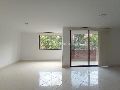 Apartamento de 3 alcobas en venta en Laureles, Medellín, 127 m² · foto 2 de 19