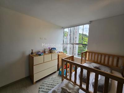 Apartamento de 2 alcobas en venta en Loma De Los Bernal, Medellín, 71 m² · foto 10 de 13