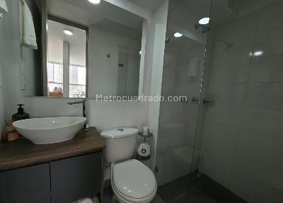 Apartamento de 2 alcobas en venta en Loma De Los Bernal, Medellín, 71 m² · foto 12 de 13