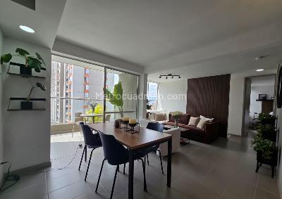Apartamento de 2 alcobas en venta en Loma De Los Bernal, Medellín, 71 m² · foto 3 de 13